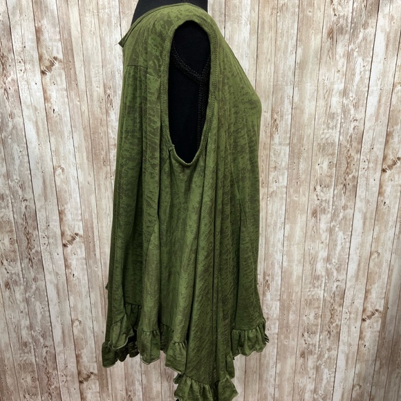 Green Asymmetrical Ruffled Tank Top - Picture 3 of 6